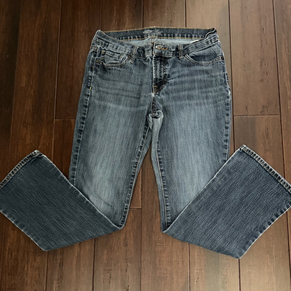Old Navy The Flirt Boot-cut jeans. Mid-rise. Dark, washed denim. Size: 8 Short